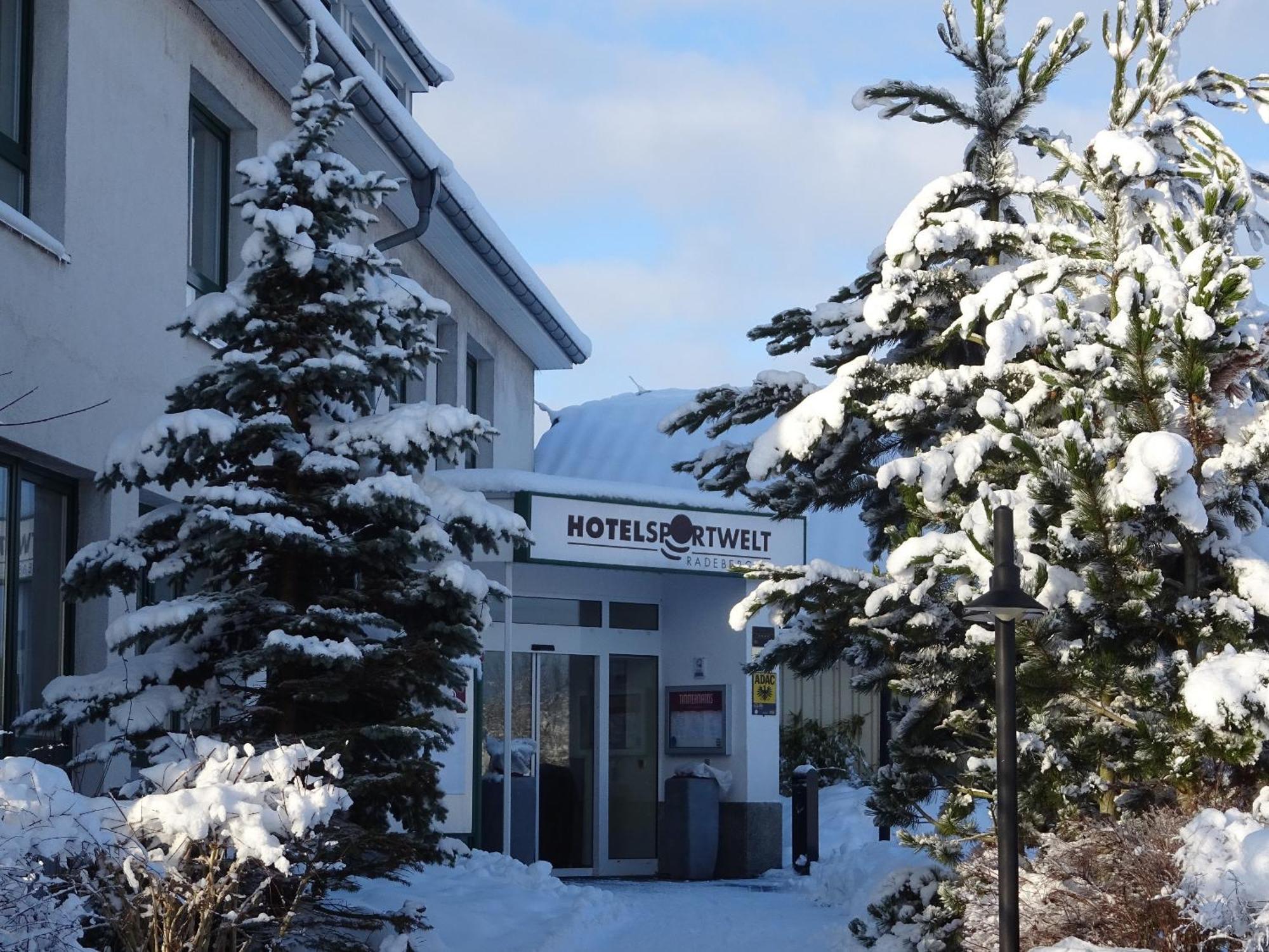 Hotel Sportwelt Радеберг Экстерьер фото
