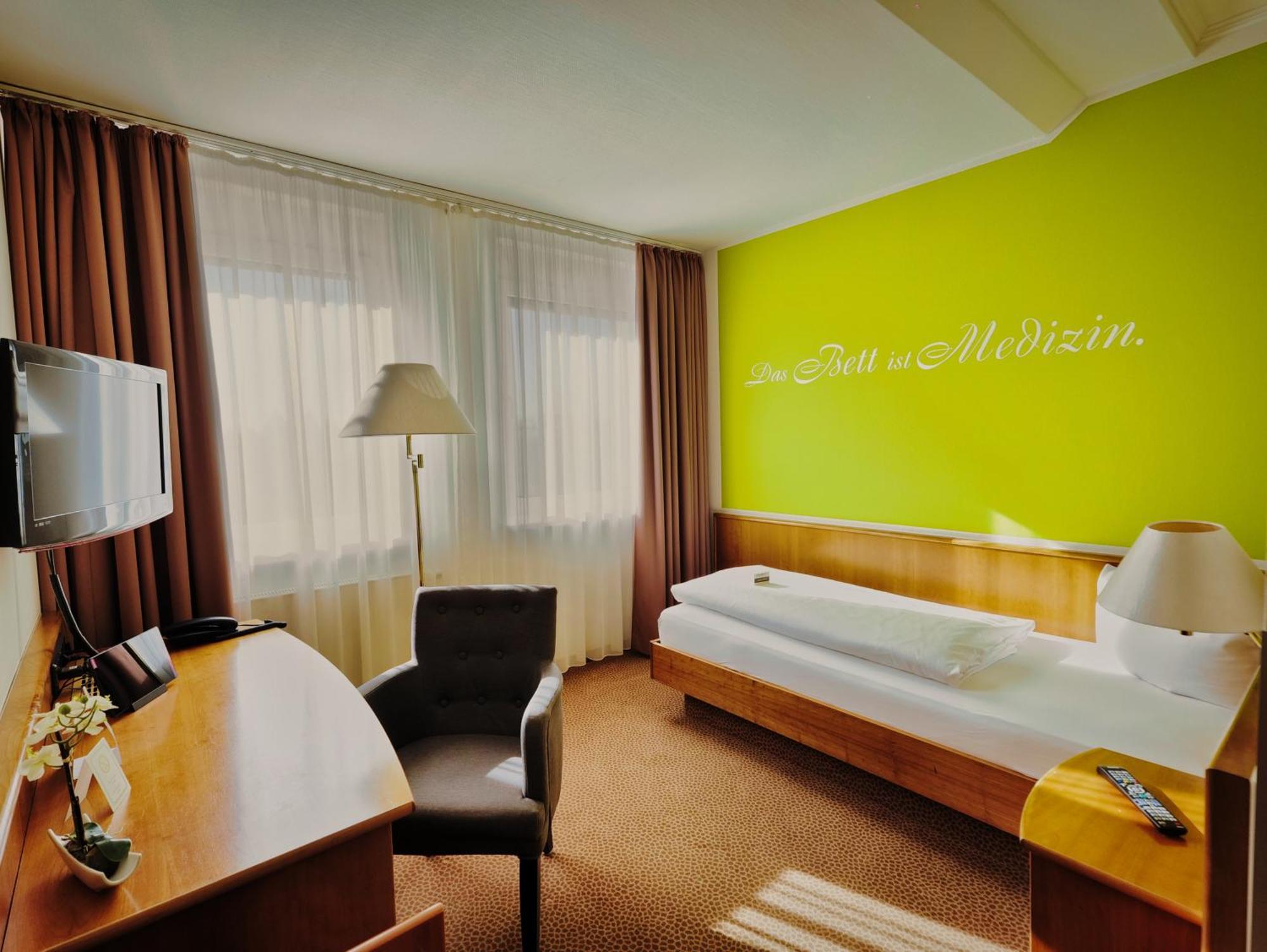 Hotel Sportwelt Радеберг Экстерьер фото