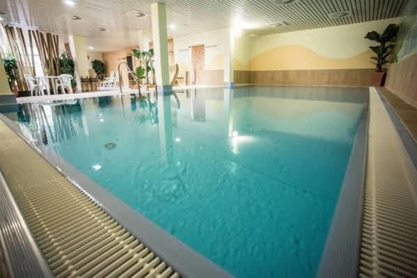 Hotel Sportwelt Радеберг Экстерьер фото