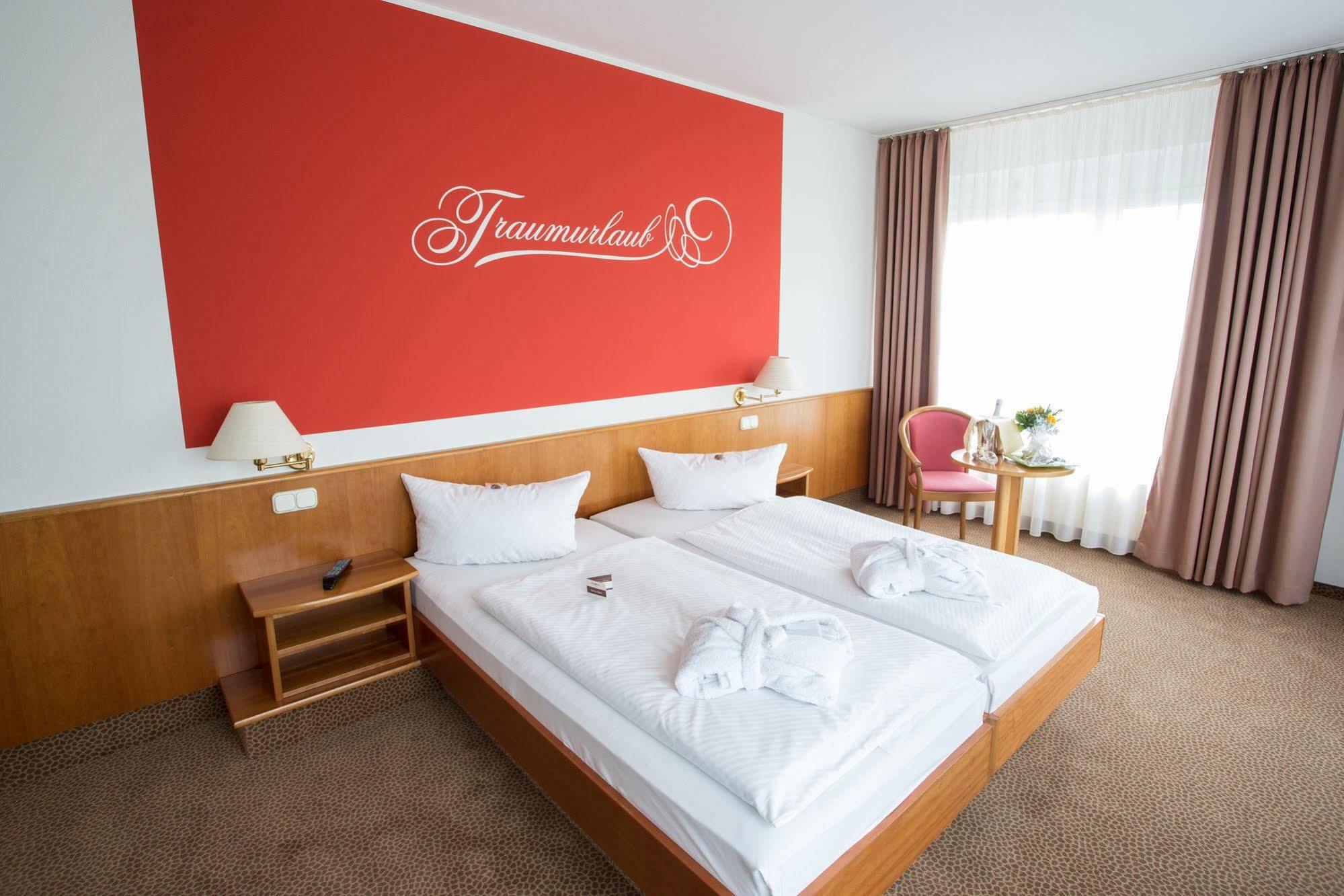 Hotel Sportwelt Радеберг Экстерьер фото