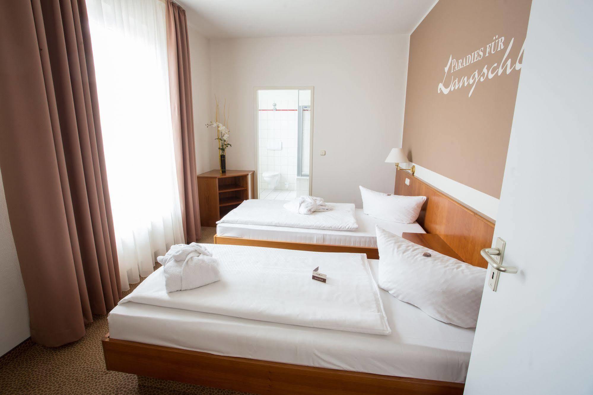 Hotel Sportwelt Радеберг Экстерьер фото