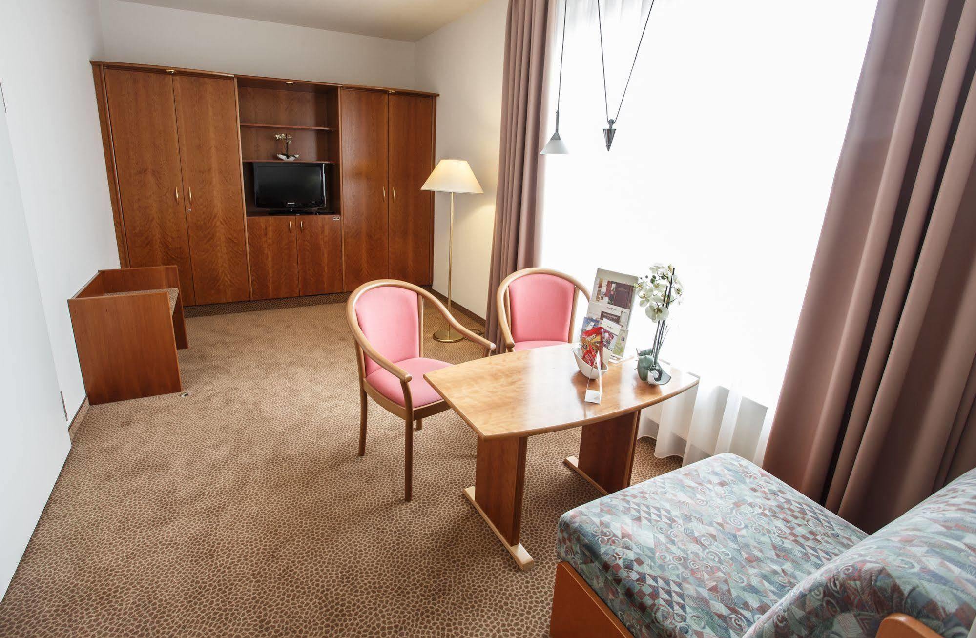 Hotel Sportwelt Радеберг Экстерьер фото