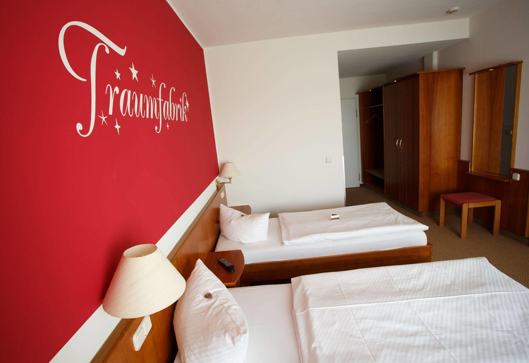 Hotel Sportwelt Радеберг Экстерьер фото