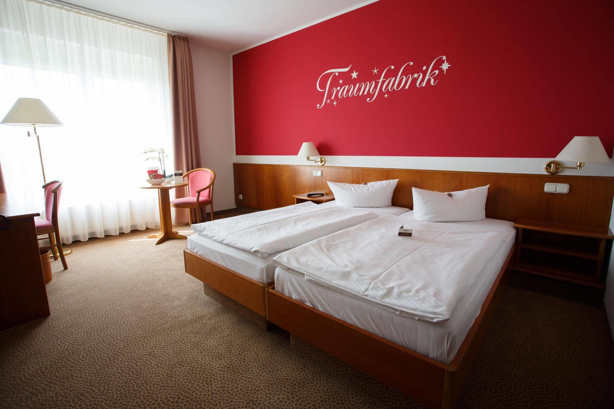 Hotel Sportwelt Радеберг Экстерьер фото
