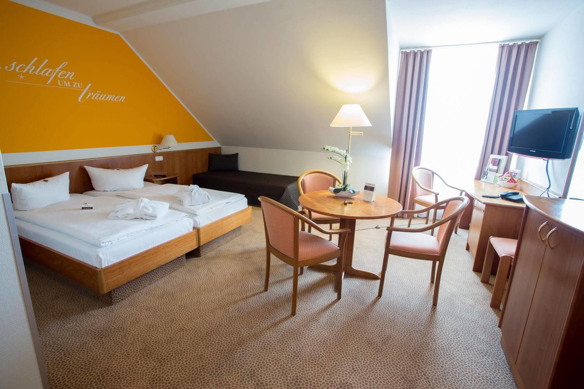 Hotel Sportwelt Радеберг Экстерьер фото