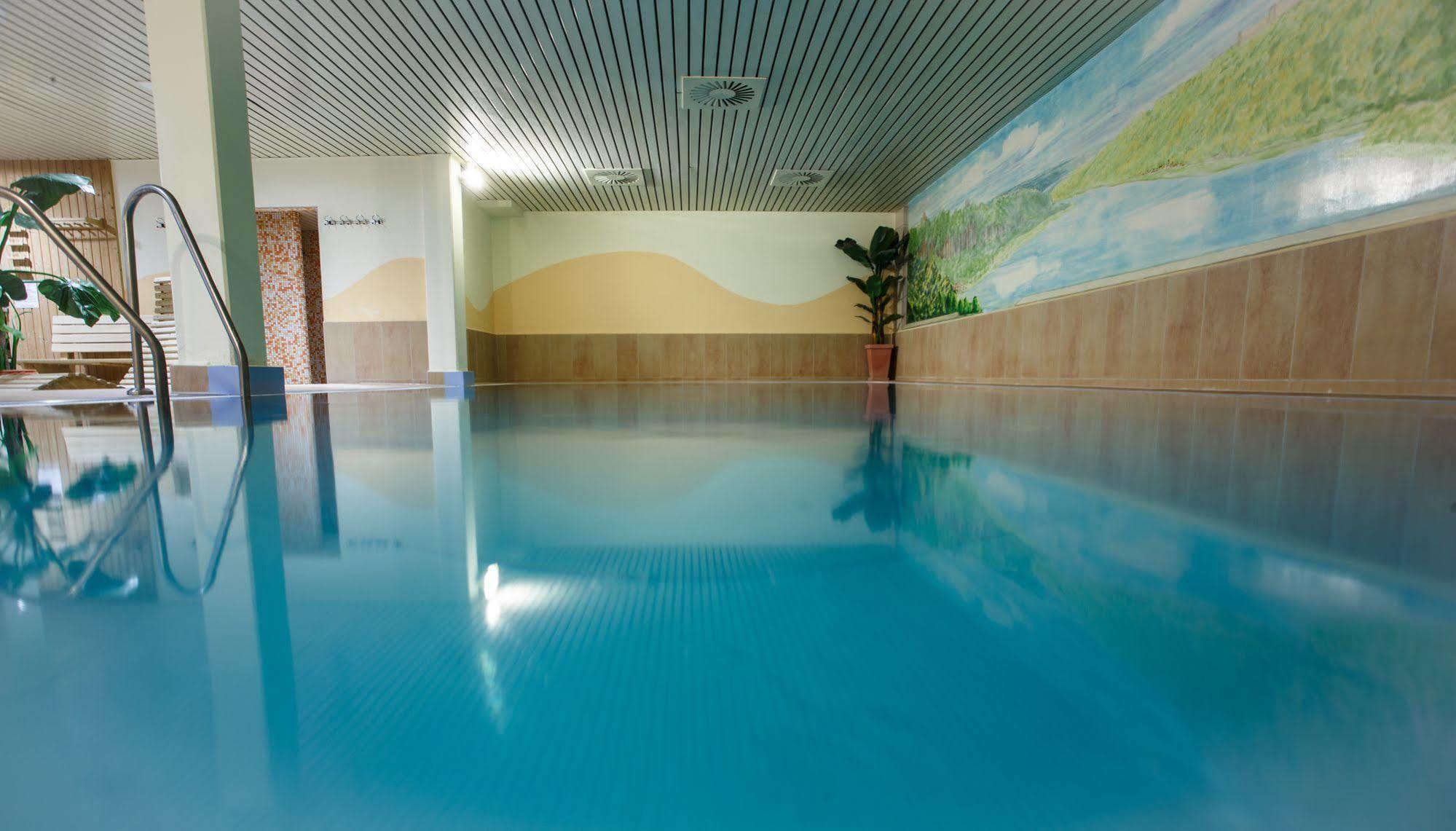 Hotel Sportwelt Радеберг Экстерьер фото